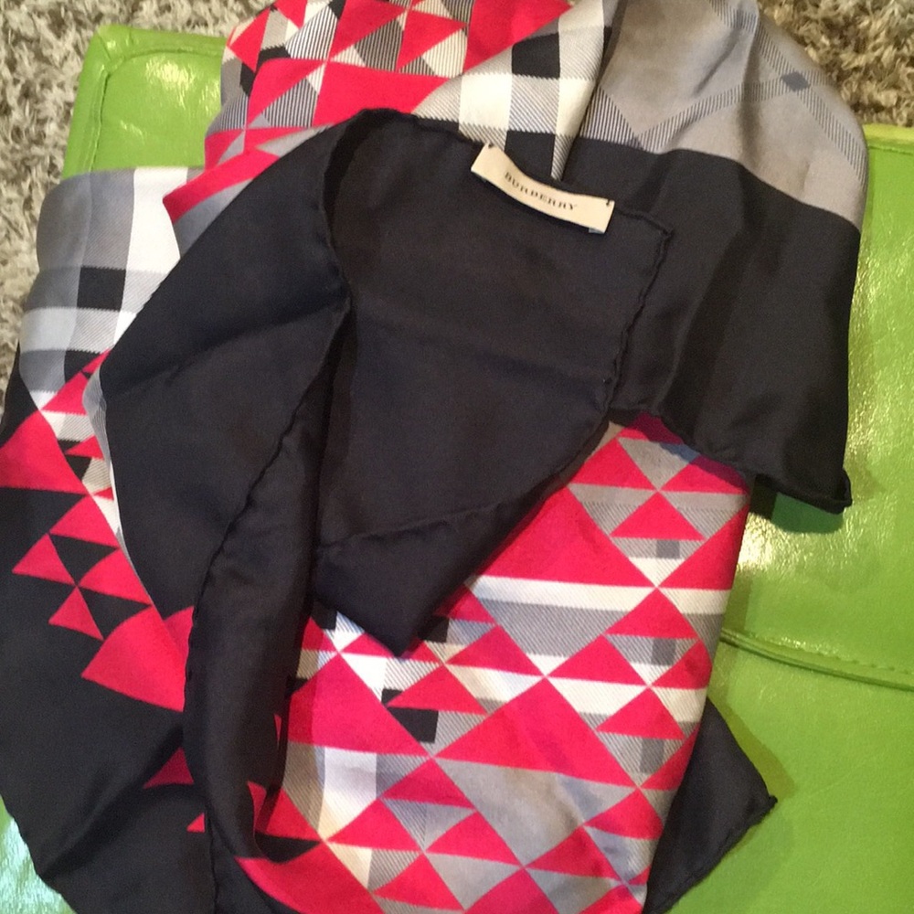 Burberry scarf.100% silk .100% authentic